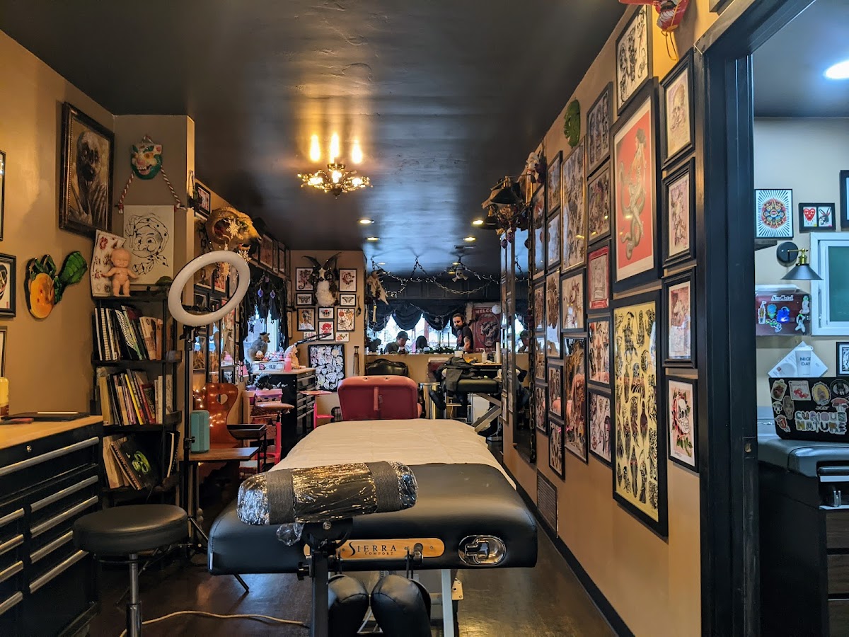 Stolen Rose Tattoos tattoo parlor in Scottsdale, AZ