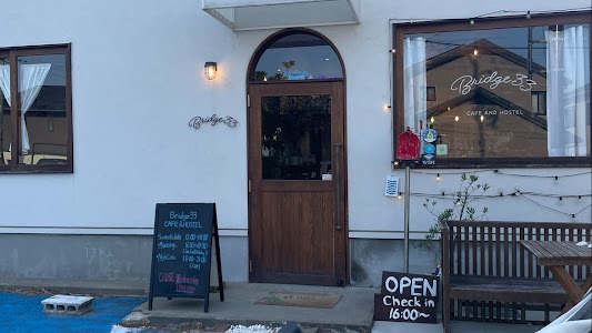 Bridge33 CAFE AND HOSTEL