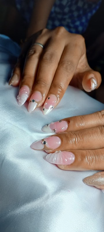 DINE CLASSIQUE NAILS