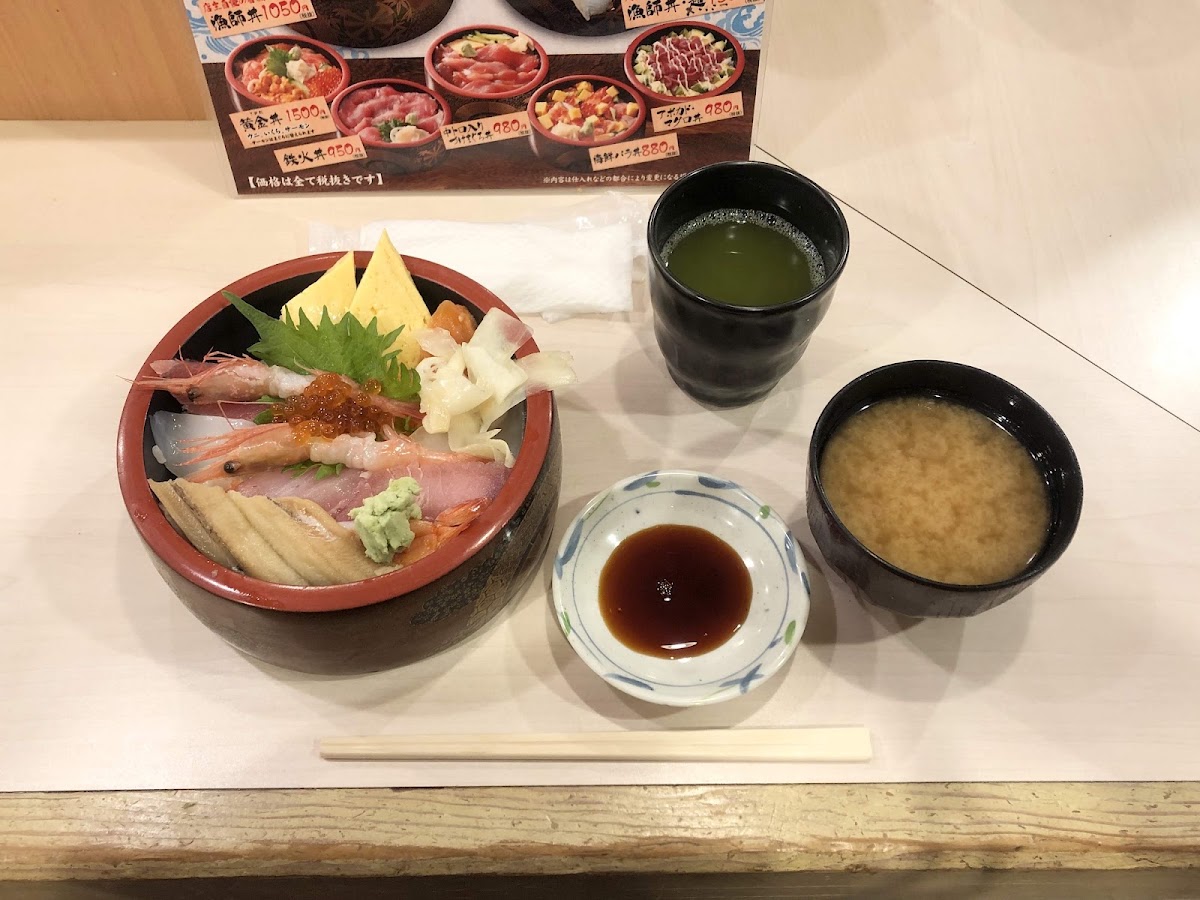 Shimizu Sushi Yokocho photo
