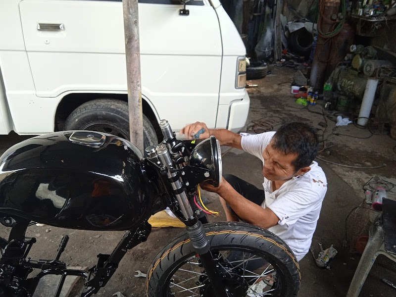 Mang Roger’s Auto Body Builder