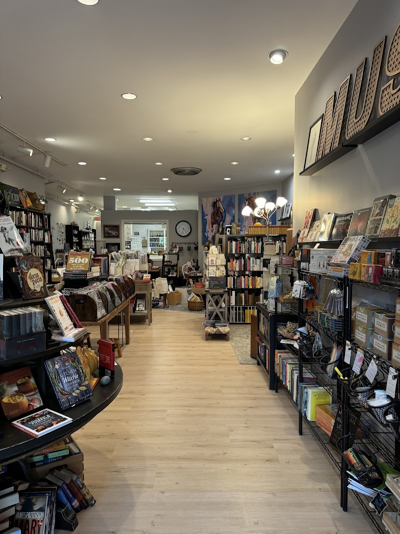 Honeybee Books & Tea photo 2