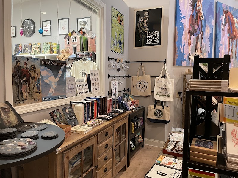 Honeybee Books & Tea photo 4