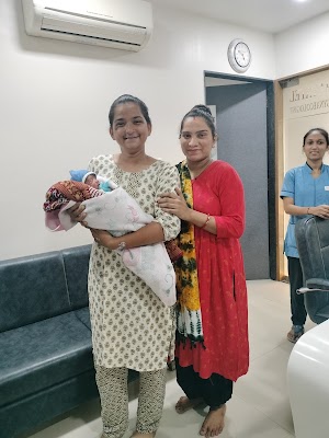 Dr. Neha Patel (Consultant Gynecologist And Laparoscopic Surgeon) - Image 2