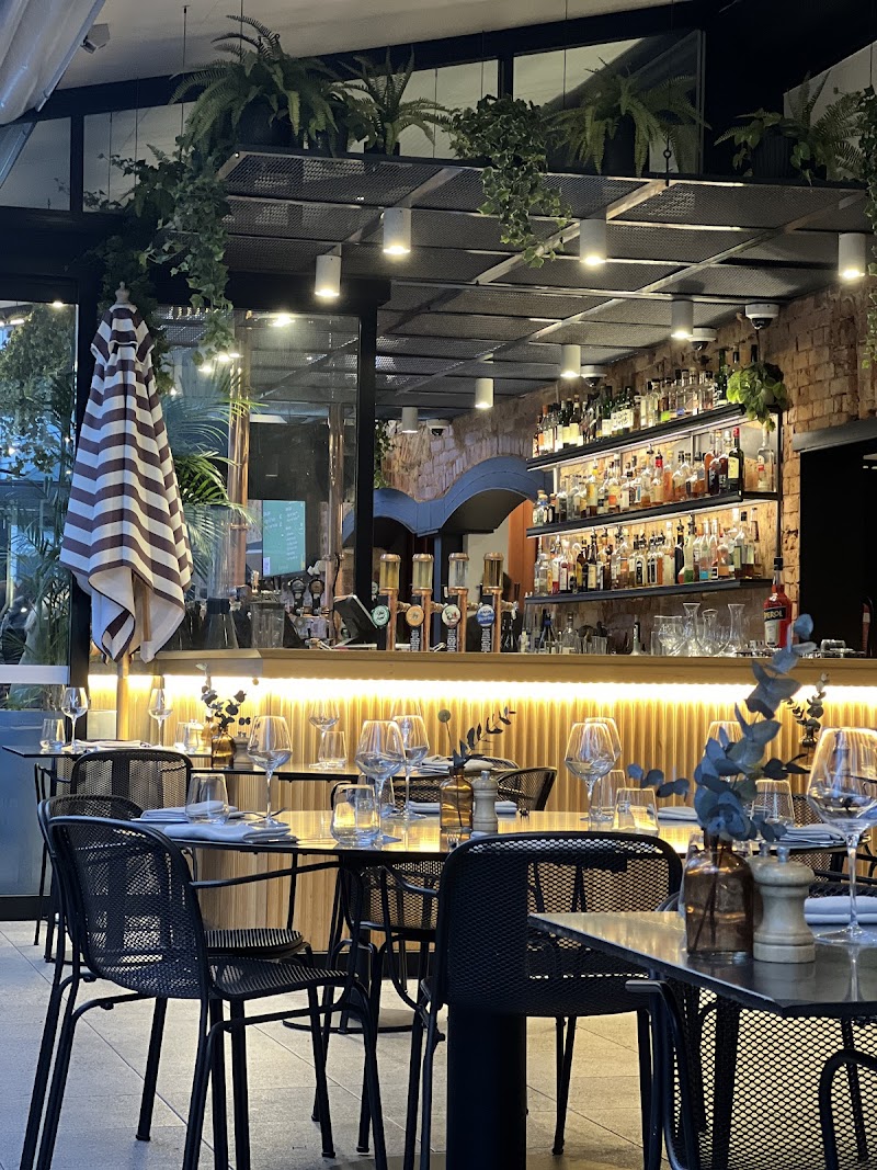 Verandah Dining at The Strathmore – Level 1 photo 7