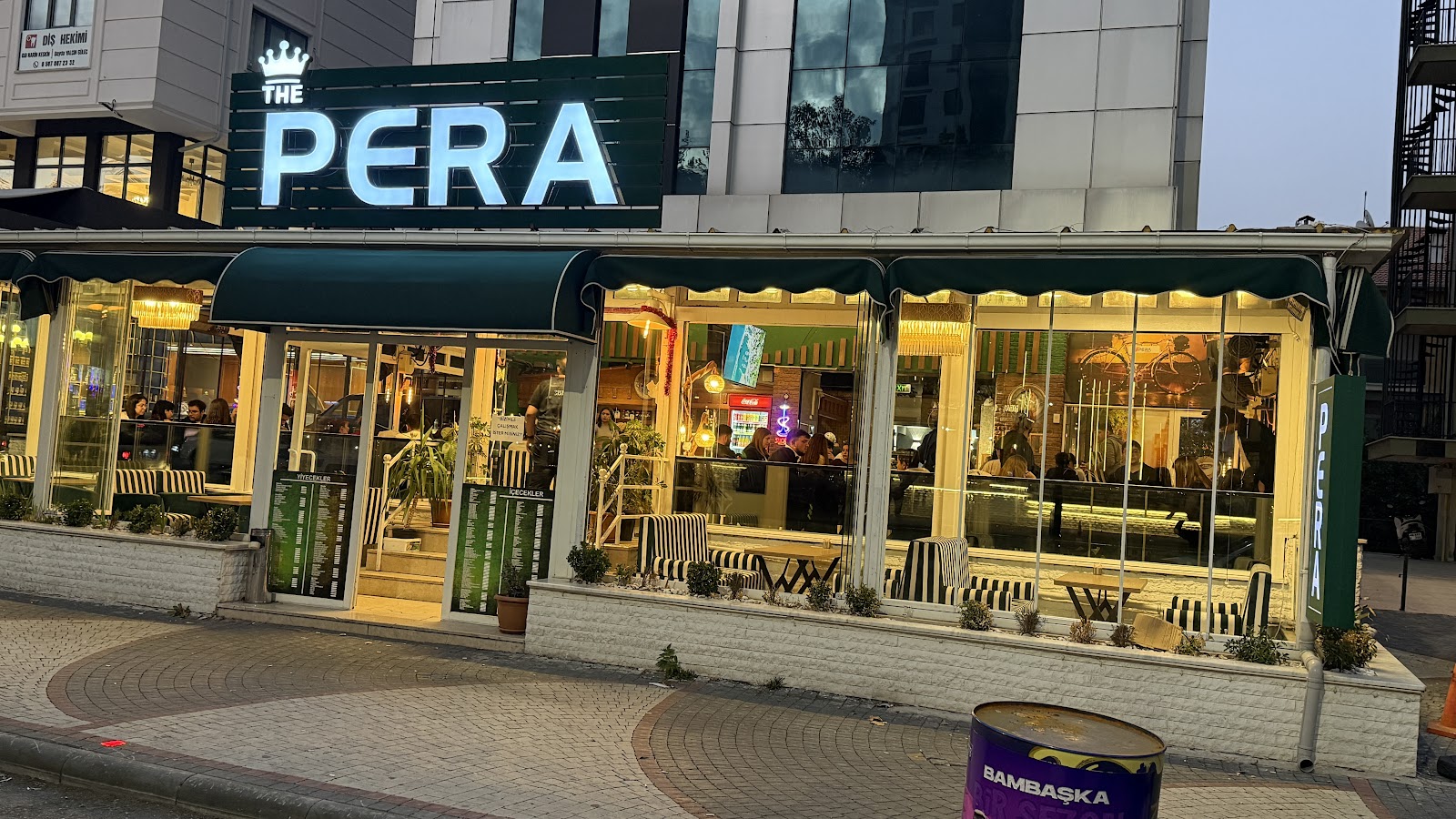 The Pera Cafe mekanı