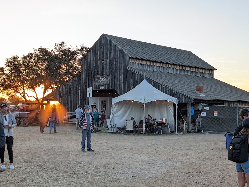 Luck Ranch - Photo 3