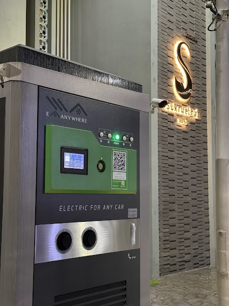 EA Anywhere Charging Station