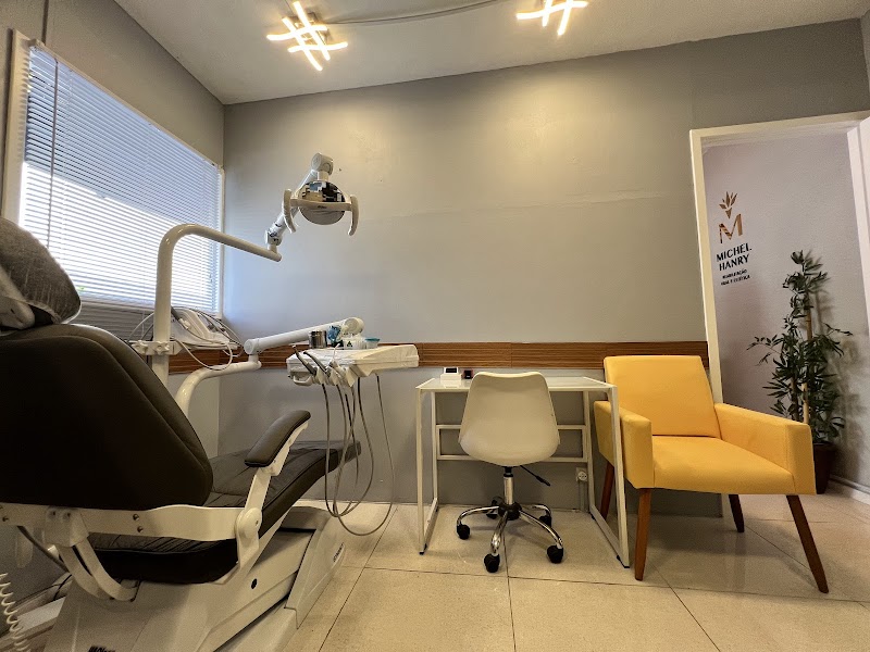 DR MICHEL HANRY OLIVEIRA & Equipe (cirurgiões-dentistas) - foto 3