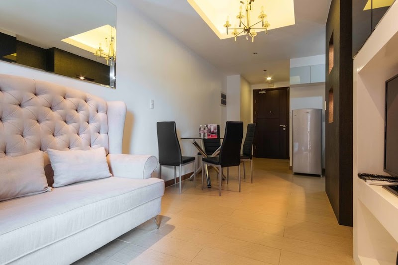 RedDoorz Premium @ Venice Luxury BGC 2