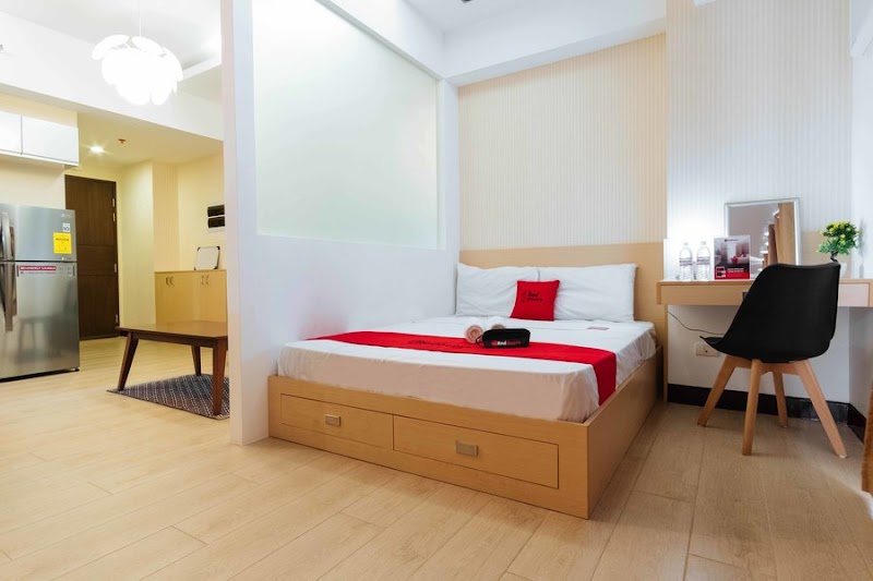 RedDoorz Premium @ Venice Luxury BGC 2