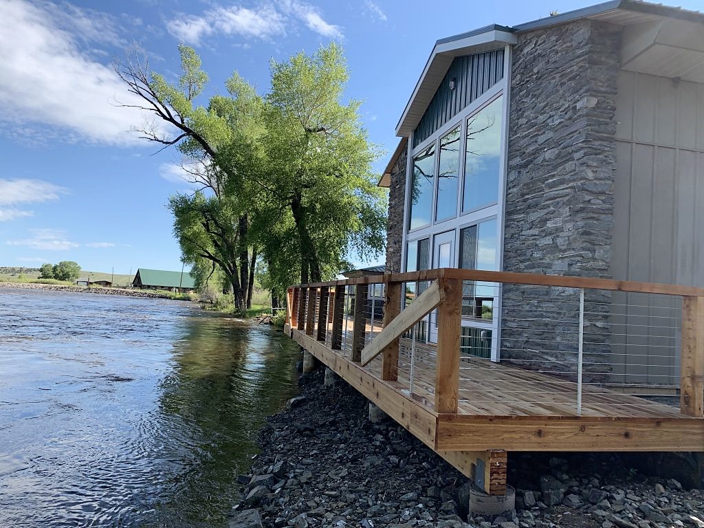 Elk Hollow Lodge - Spur Outfitters & Lodging
