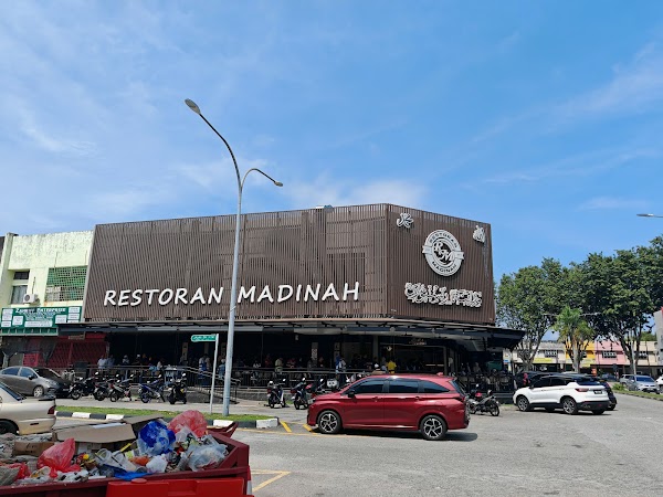 Restoran Madinah Seri Manjung - Photo 1
