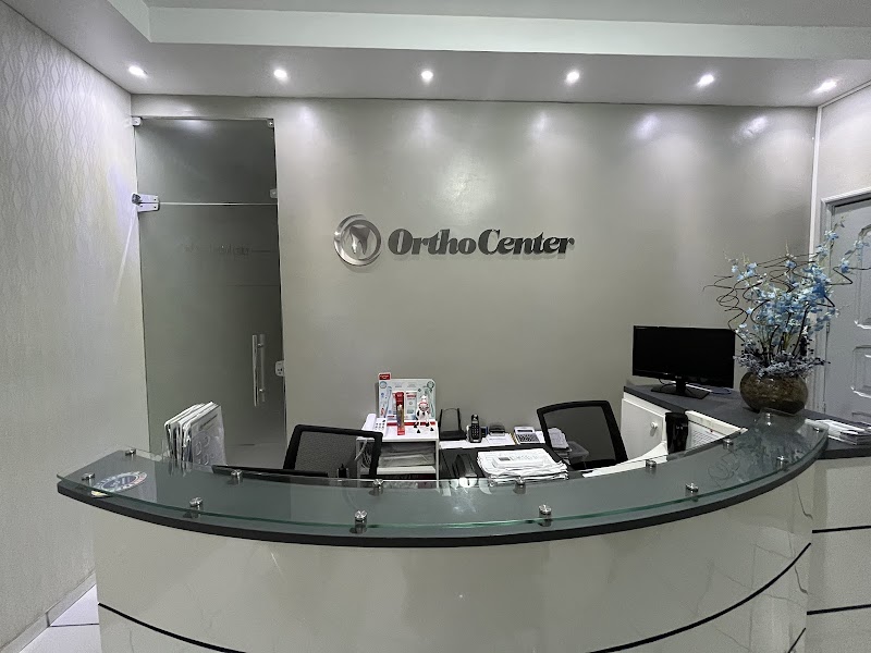 Clínica Orthocenter - Facetas e Harmonização Facial - foto 1