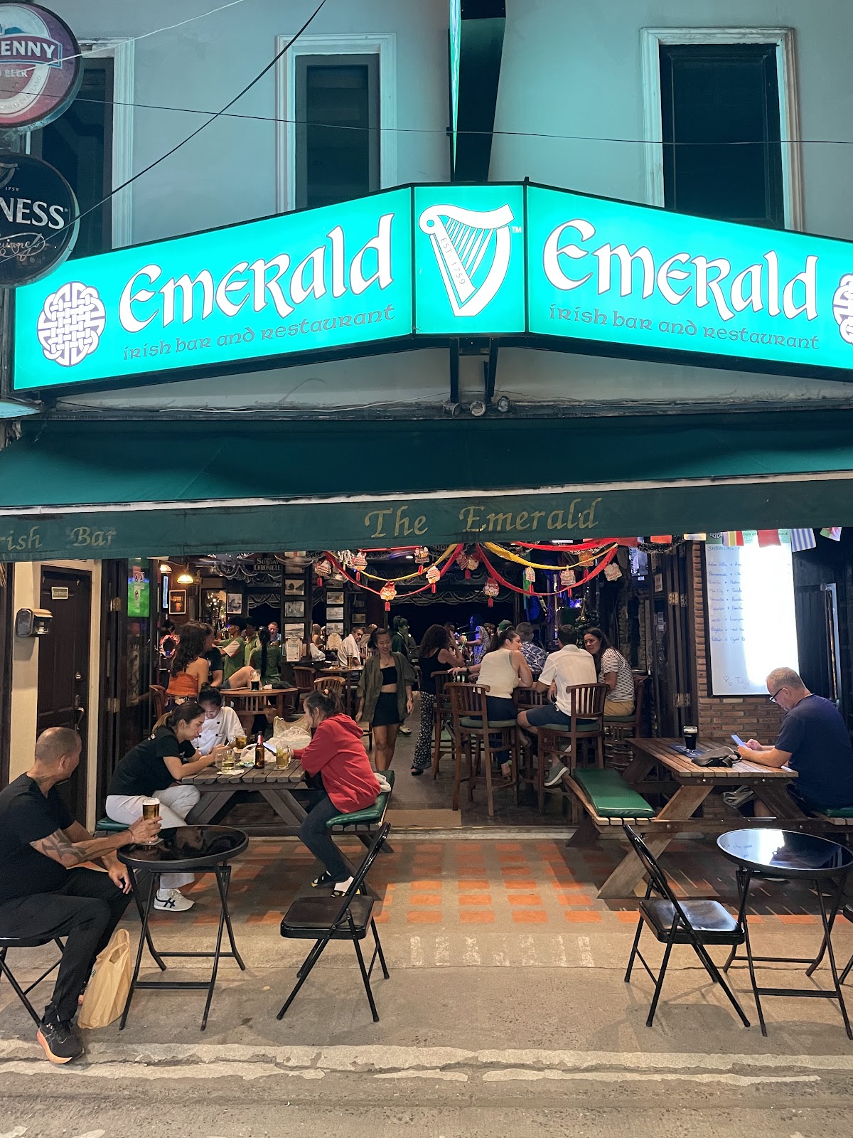 Emerald Irish Pub - Photo 5