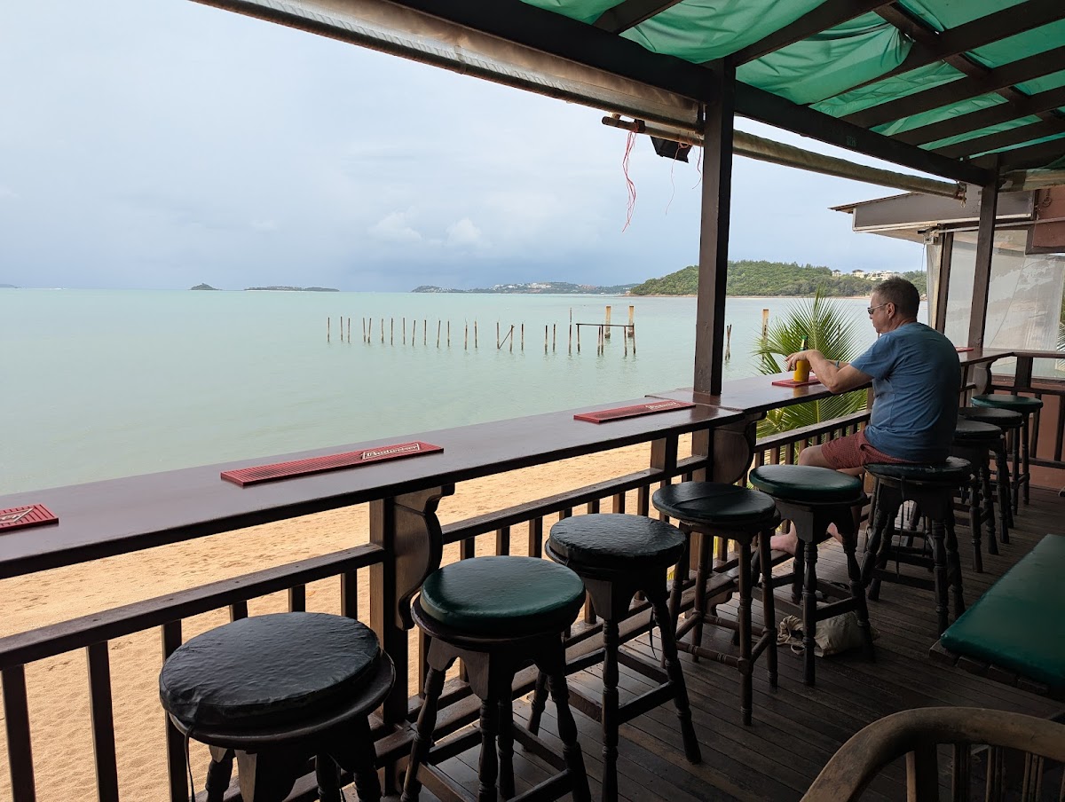 Emerald Irish Pub - Photo 4