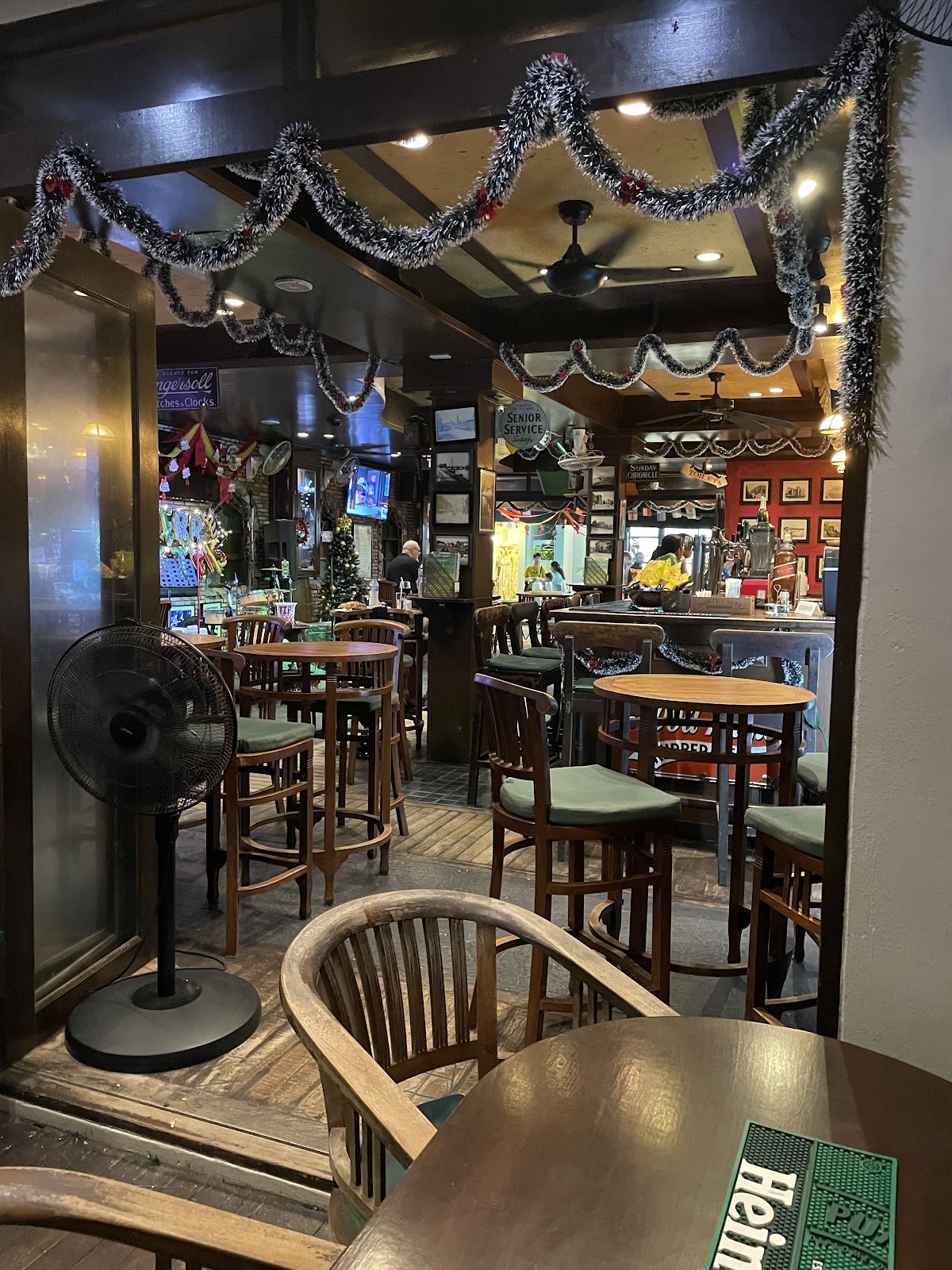 Emerald Irish Pub - Photo 3