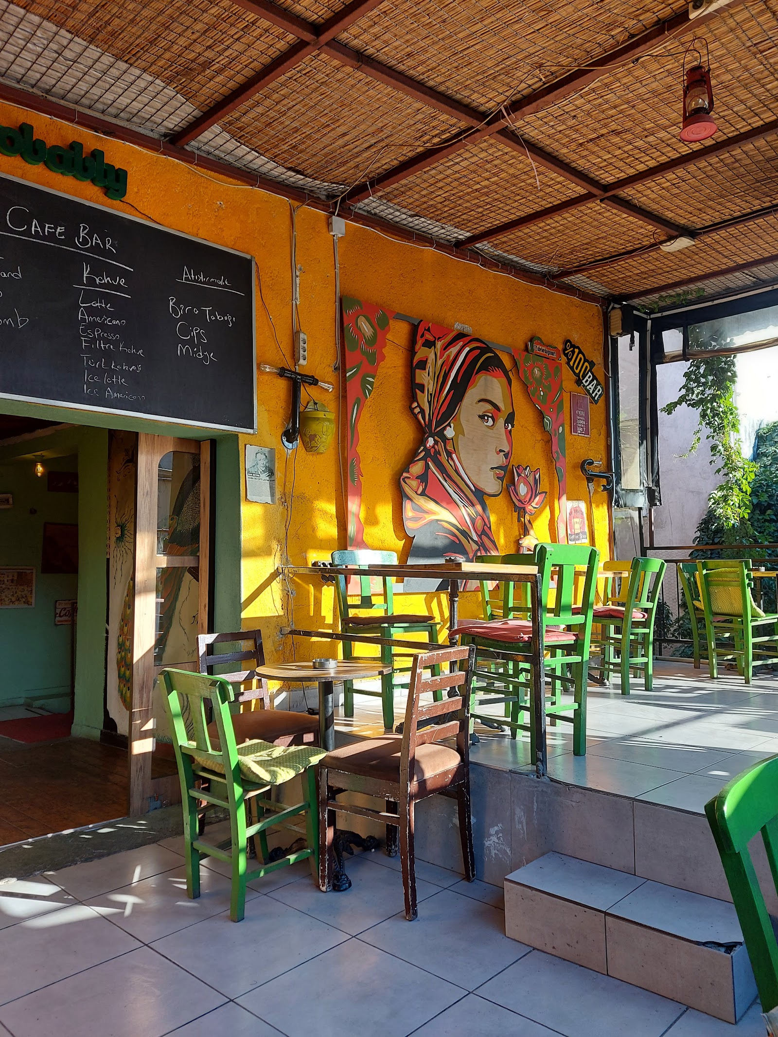 Pia cafe&bar mekanı