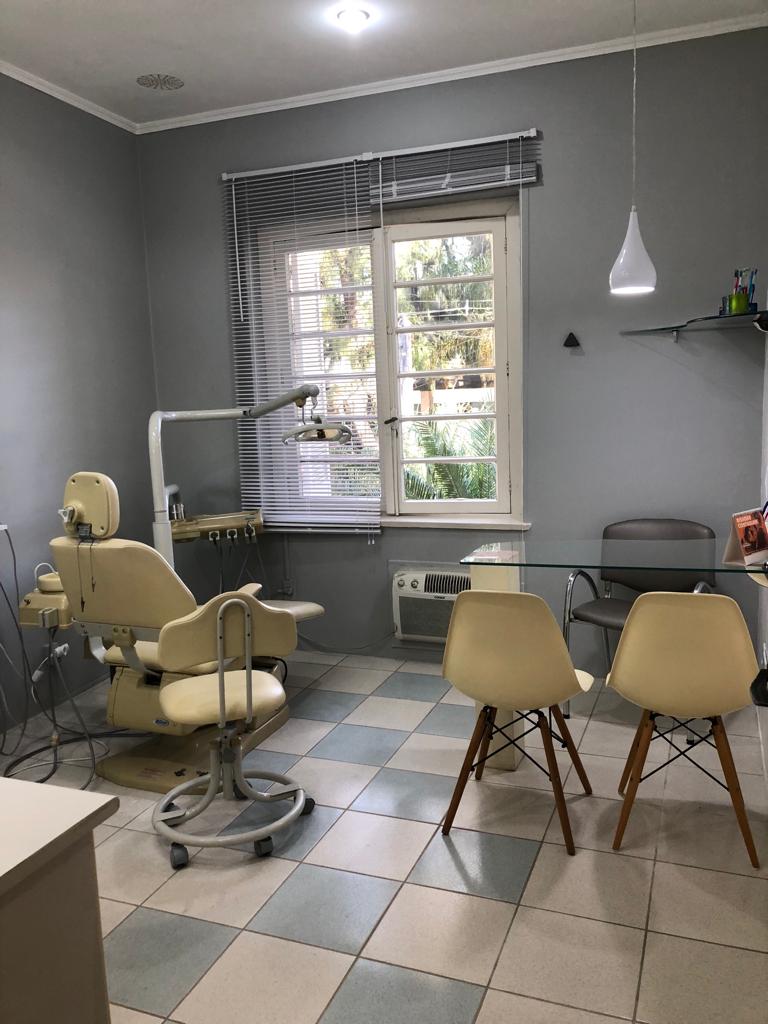 Dra. Karine Squeff - Odontologista/Dentista em Porto Alegre (Invisalign) - foto 3