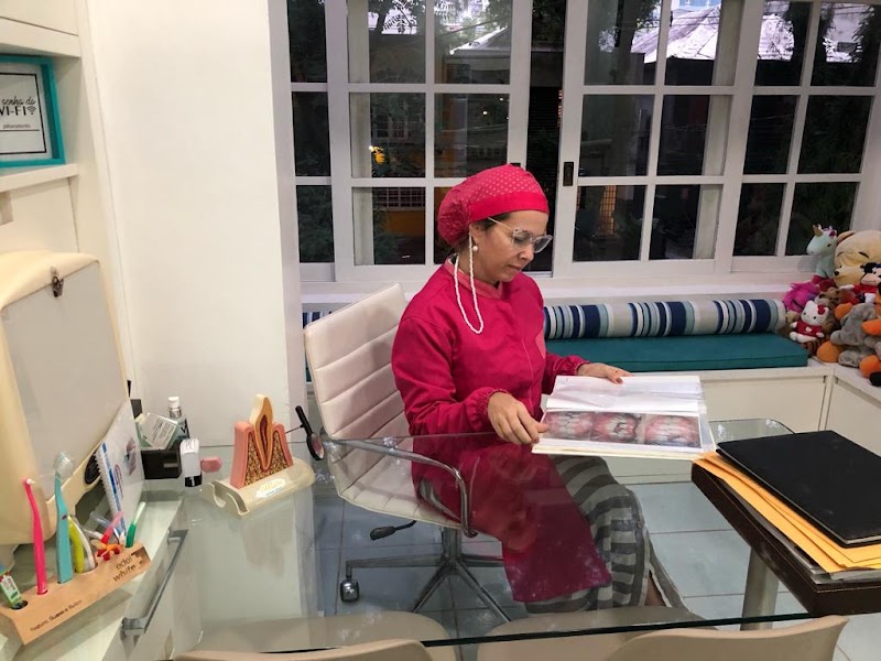 Dra. Karine Squeff - Odontologista/Dentista em Porto Alegre (Invisalign) - foto 4