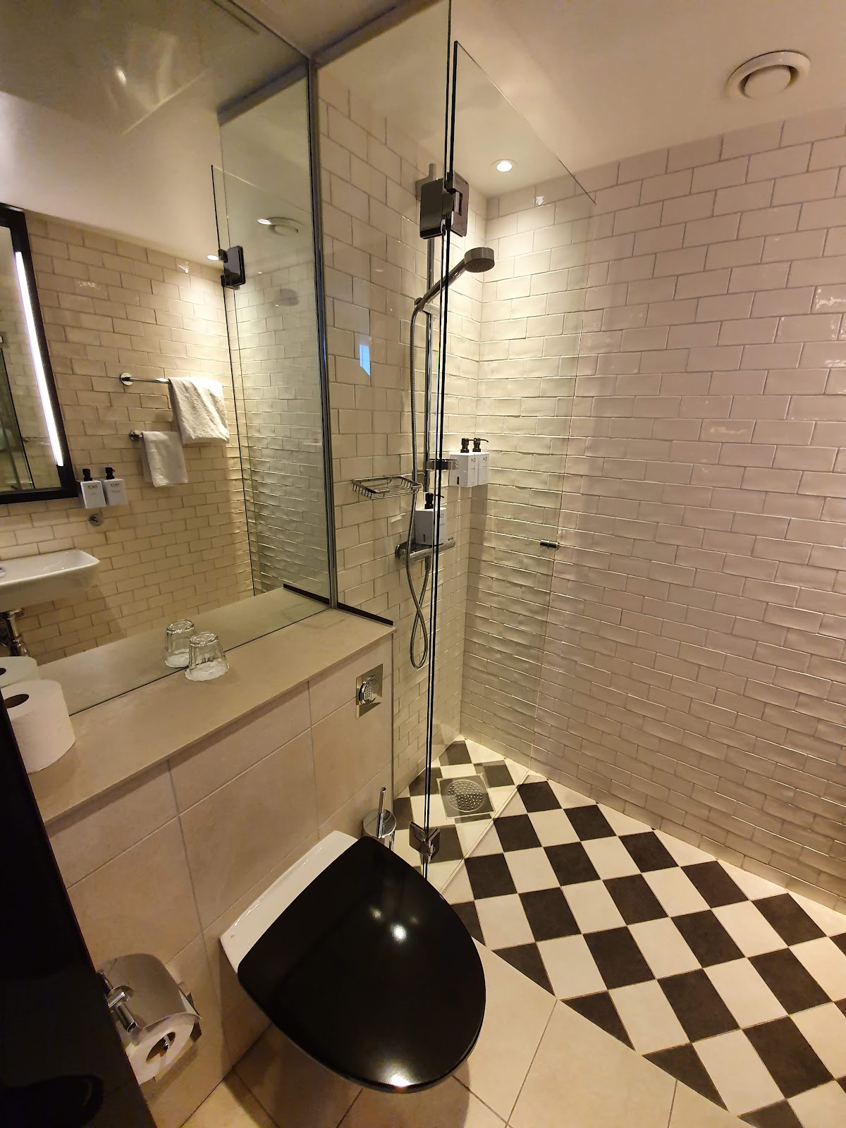 Scandic Grand Central, dog-friendly hotel, photo 2