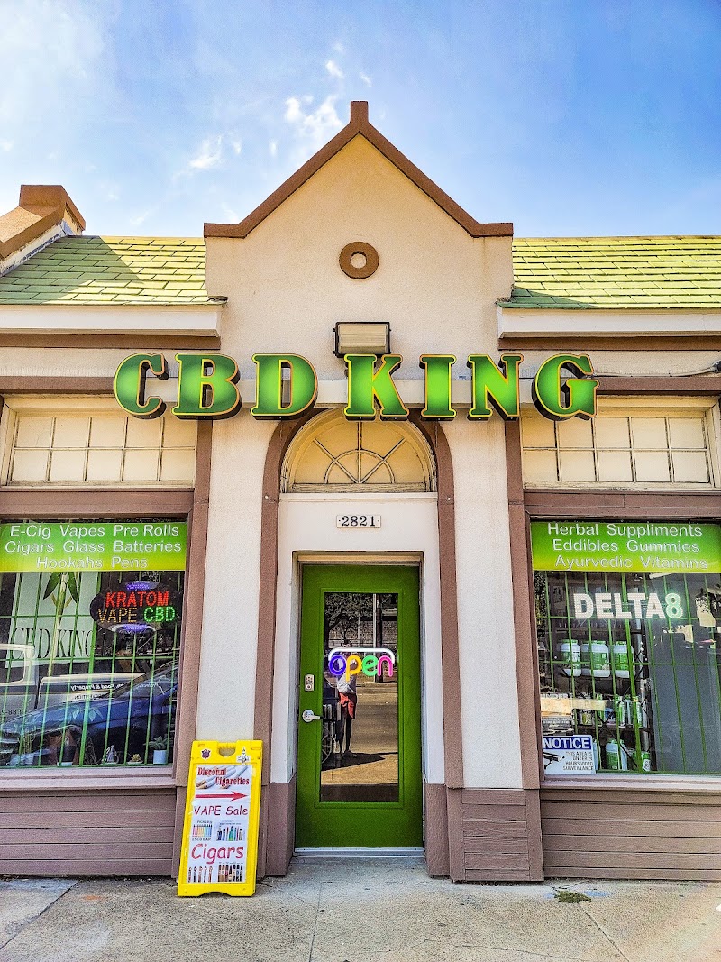 Video tour of CBD King - Smoke & Vape Shop - Geek Bars, Kratom, Delta 9 retail environment