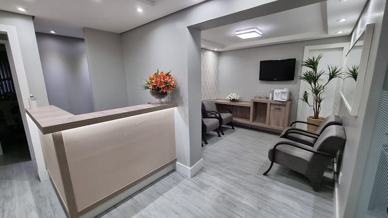 Dentista Dra. Déborah Gomide | Clareamento | Botox | Brasília-DF - foto 3