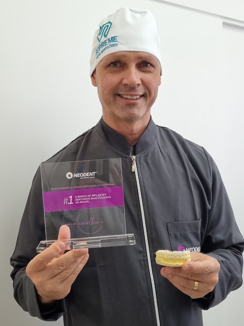 Implantes Dentários Curitiba - Centro Odontológico Supreme