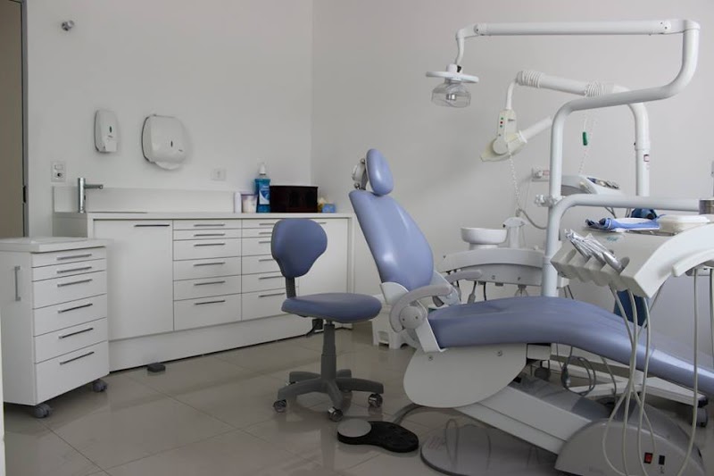 Implantes Dentários Curitiba - Centro Odontológico Supreme - foto 4