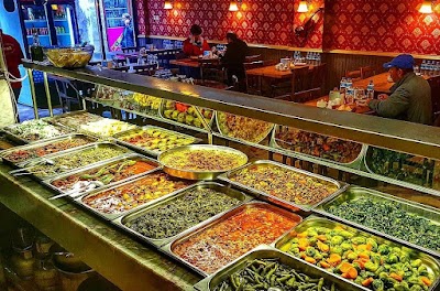 Ayvalık Paşa Çorba ve zeytinyagli ev yemekleri salonu - Restoran