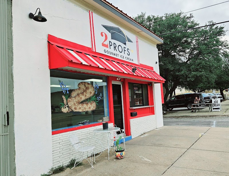 Shay N Chell's Scoops photo 4