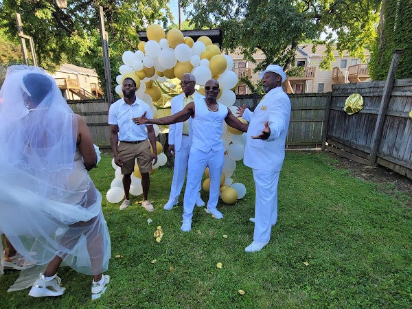 WAGON WHEEL FAST FOODS exterior