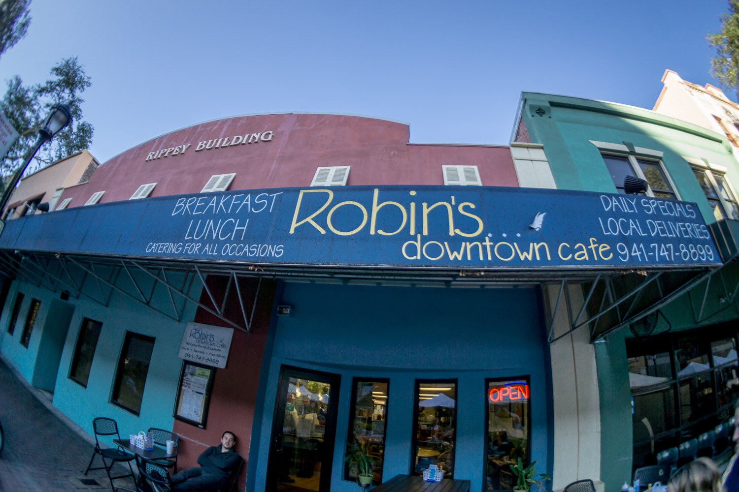 Robin's Downtown Cafe