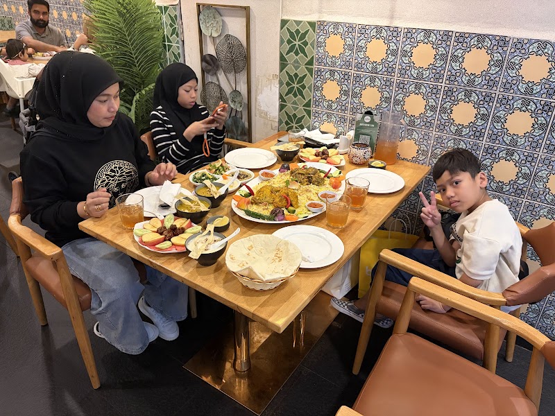 Lazeez Arabic Restaurant and Grill photo 5