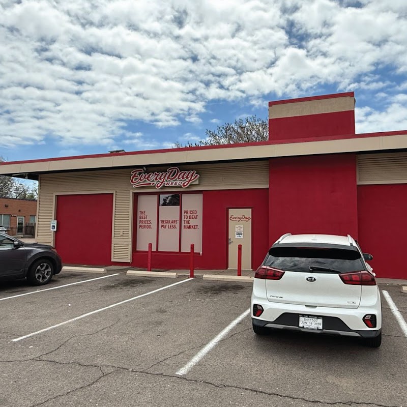 Video tour of Every Day Weed retail environment