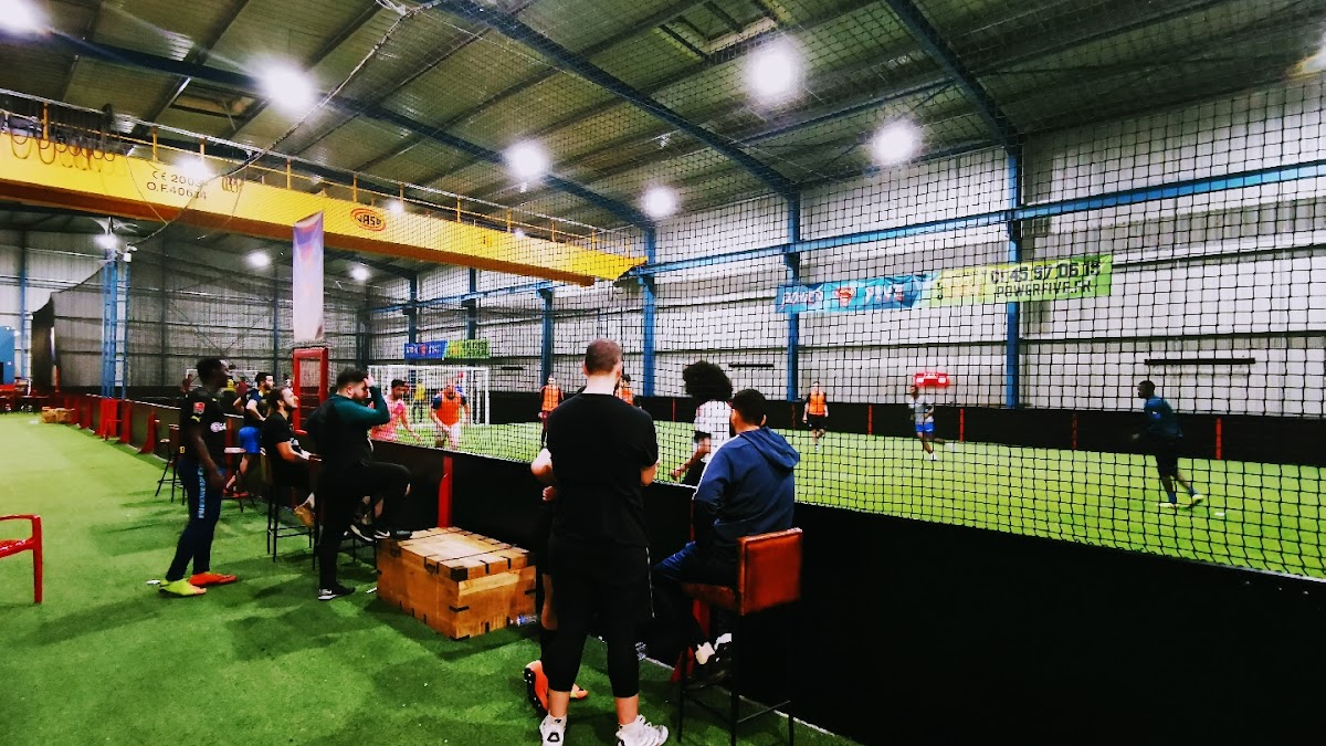Five94 ⚽️ Foot à 5 à Villeneuve le roi, vue extérieure