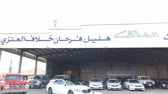 شيخ معارض السيارات بمنطقة تبوك