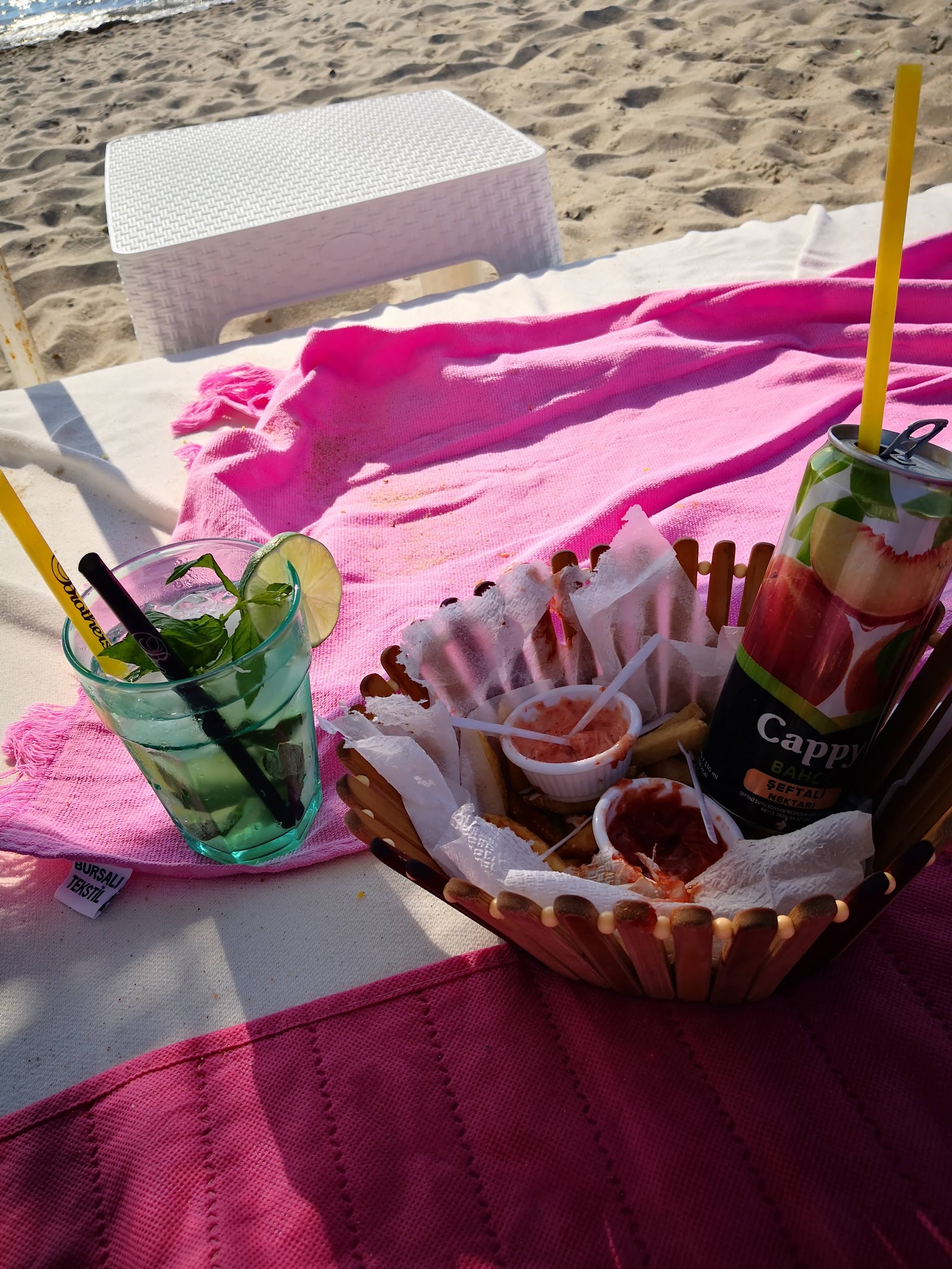 Amedeus Beach Club mekanı