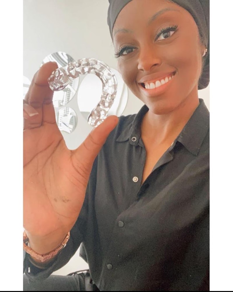 Dra Adélia Araújo Odontologia Especializada