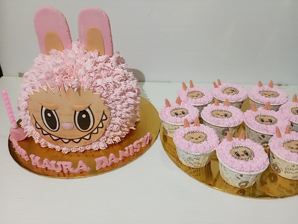 T𝓲𝓪𝓷𝓪ᗷ𝓪𝓴𝓮𝓼 - Photo 1