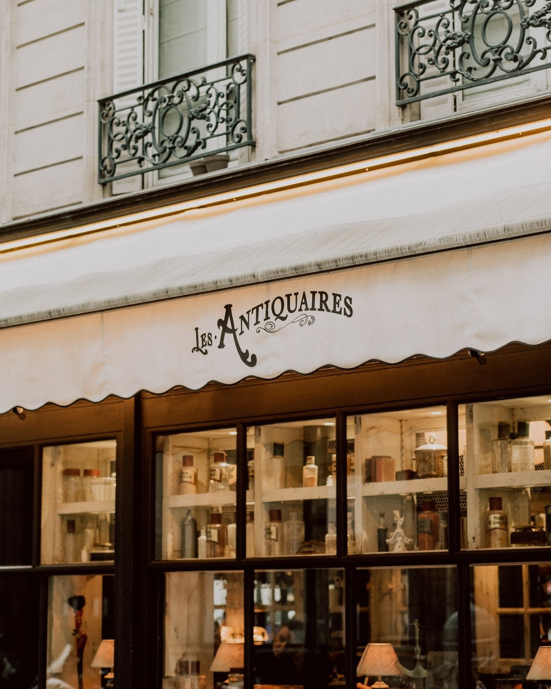 Les Antiquaires, vue extérieure