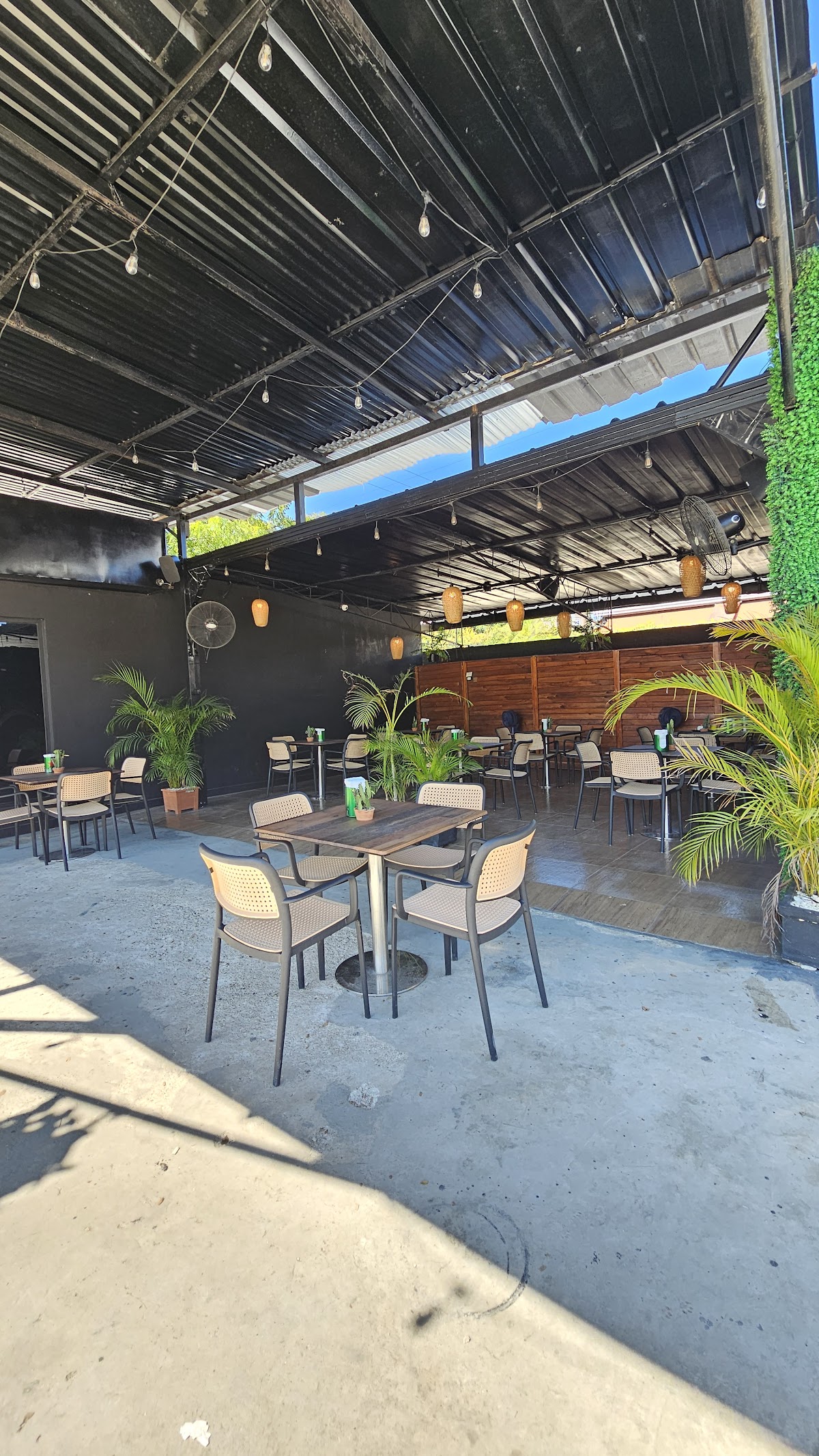 The Spot Carwash & Bar - Imagen 3