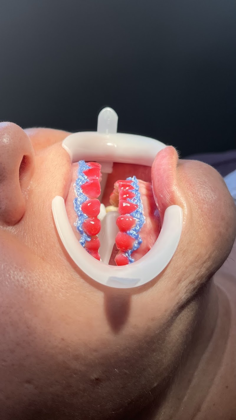 Dra. Alessandra Guimarães - Tratamento de Canal - foto 3