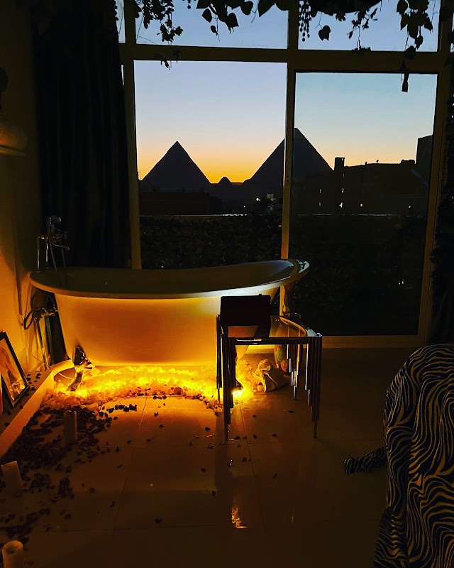 Pharaoh pyramids view inn