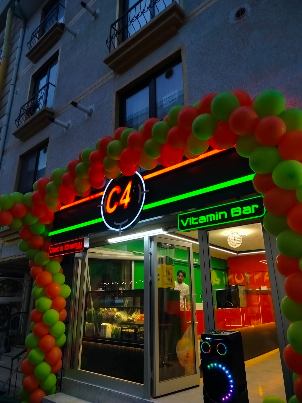 C4 Vitamin Bar ( Atomcu ) mekanı