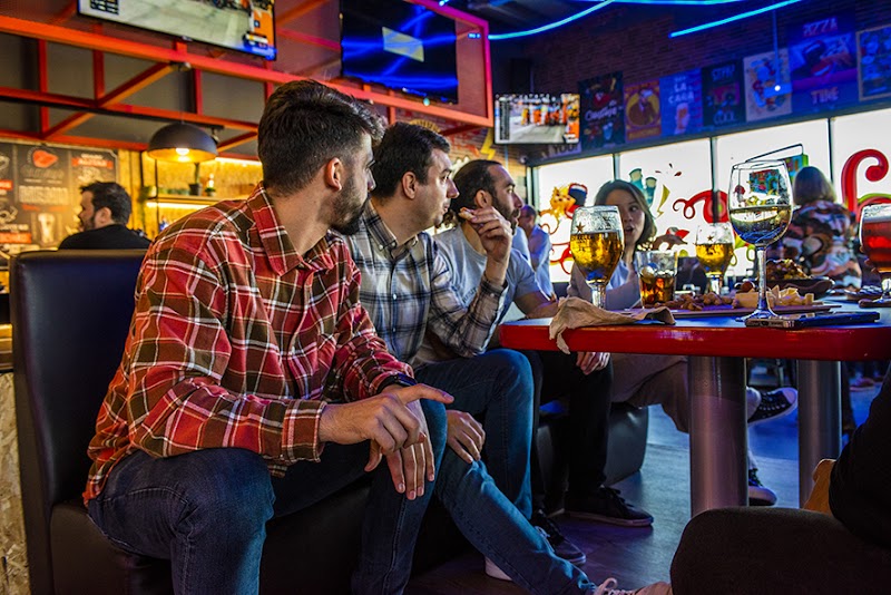 Freestyle Cantina: Sports Bar Con Bolera