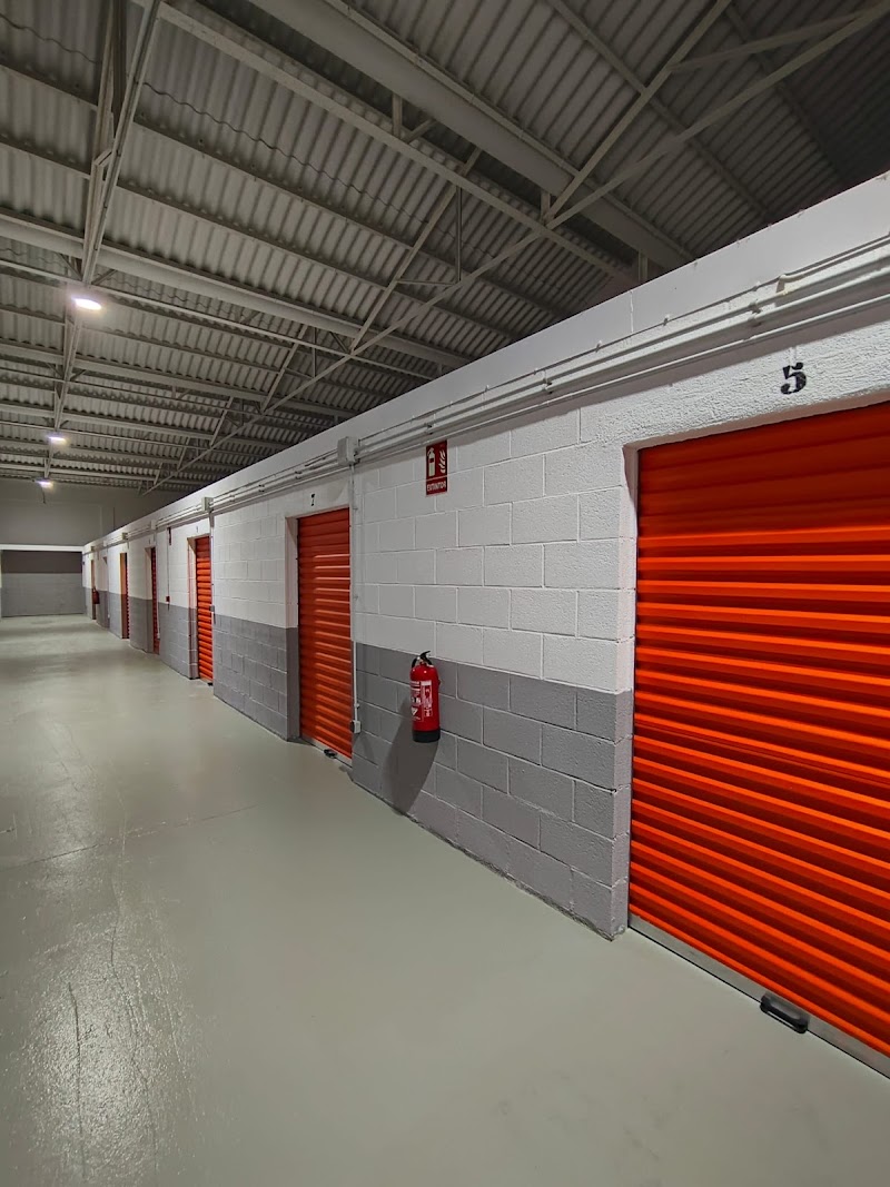 Trastero J&D Self Storage en C. Mercedes Lamarque, 4, 23009 Jaén, España - MejorTrastero