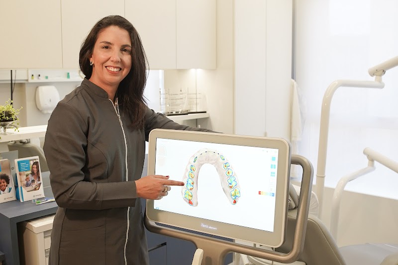 Dra Camila Kessler Ortodontista Especializada em Aparelhos Transparentes - foto 4