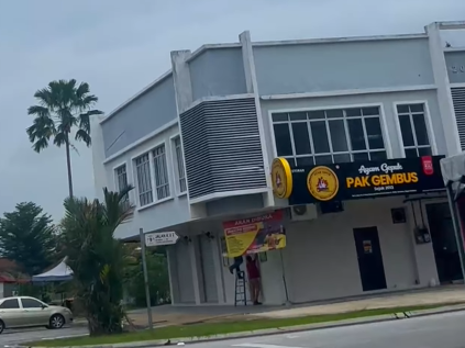 Ayam Gepuk Pak Gembus - Photo 1