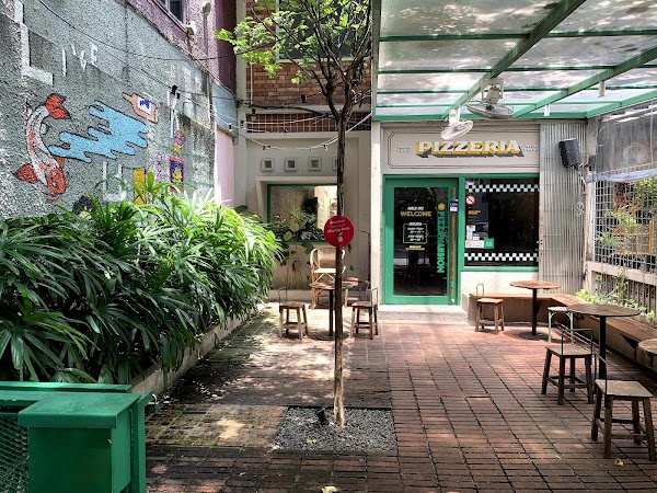 Pizza Mansion Jalan Mesui - Photo 1